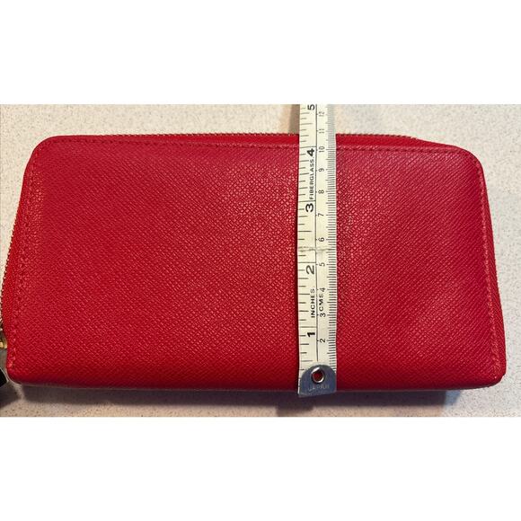NWT Tahari Front Pocket Red Organizer Zip Around Wallet/Wristlet Retail $60 New - Picture 7 of 8